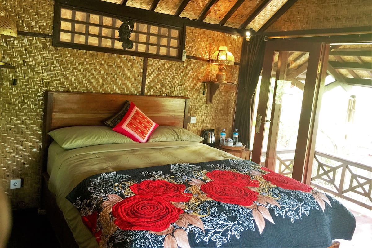 standard cottage (bamboo) | premium bedding, minibar, in-room safe, individually decorated