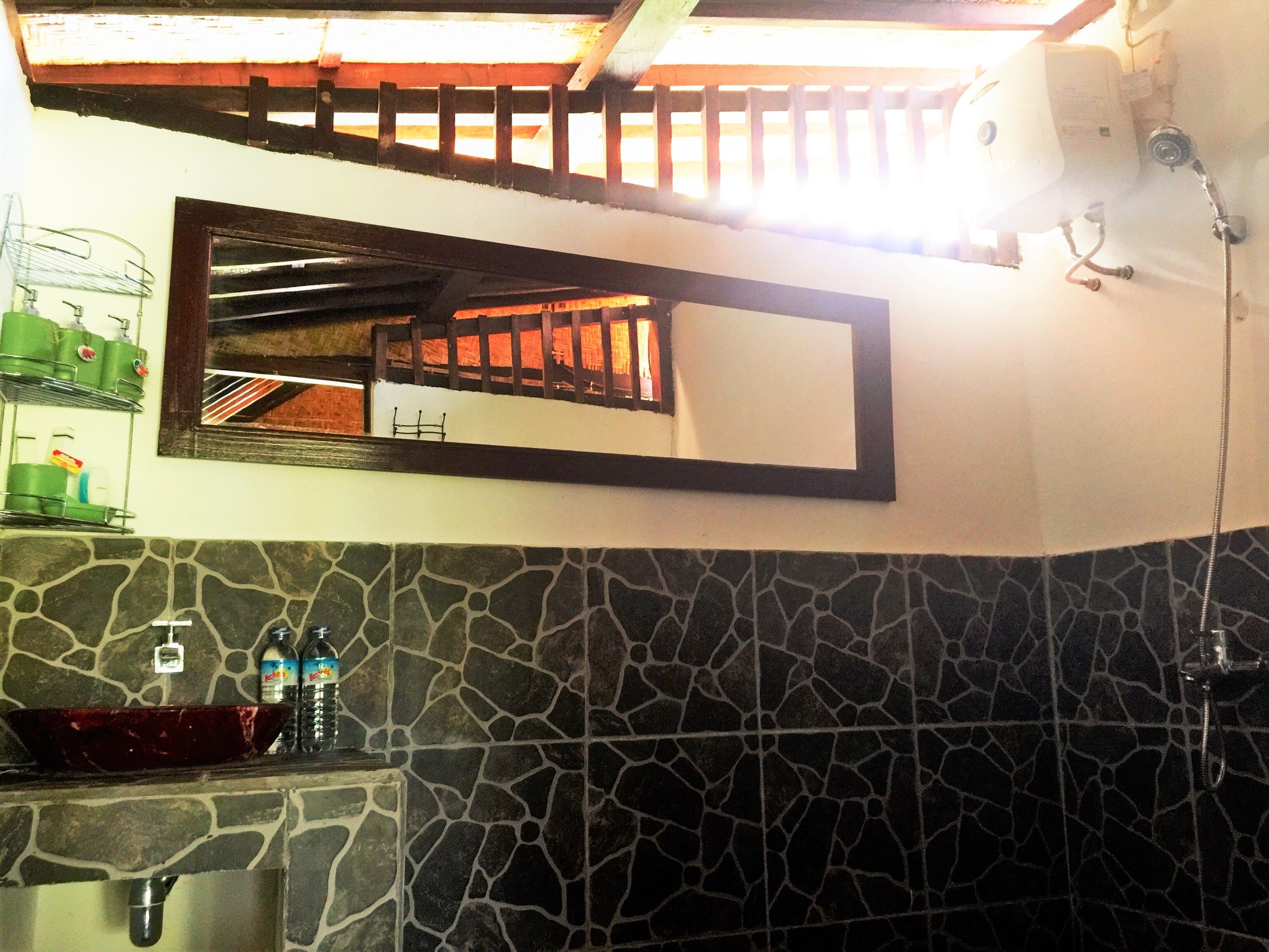 standard cottage (bamboo) | bathroom | free toiletries, towels