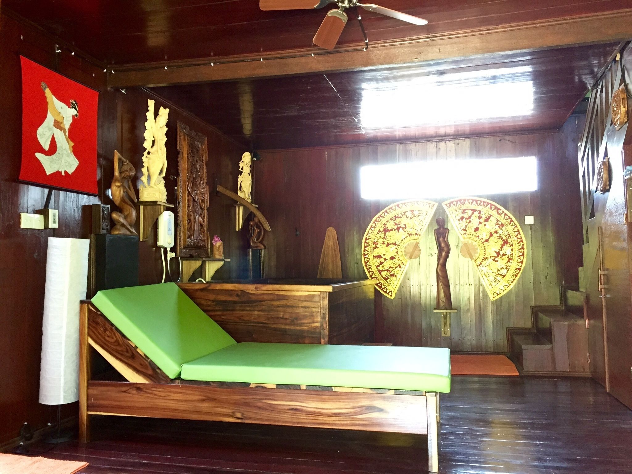 deluxe cottage (mahogany) | bathroom | free toiletries, towels