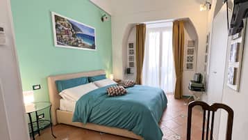Positano | Ropa de cama hipoalergénica, caja fuerte, cortinas opacas
