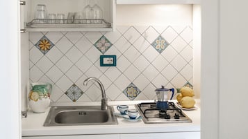 Ravello | Private kitchenette | Full-sized fridge, stovetop, espresso maker, coffee/tea maker