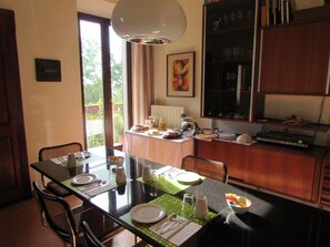 Café da manhã com buffet grátis todos os dias