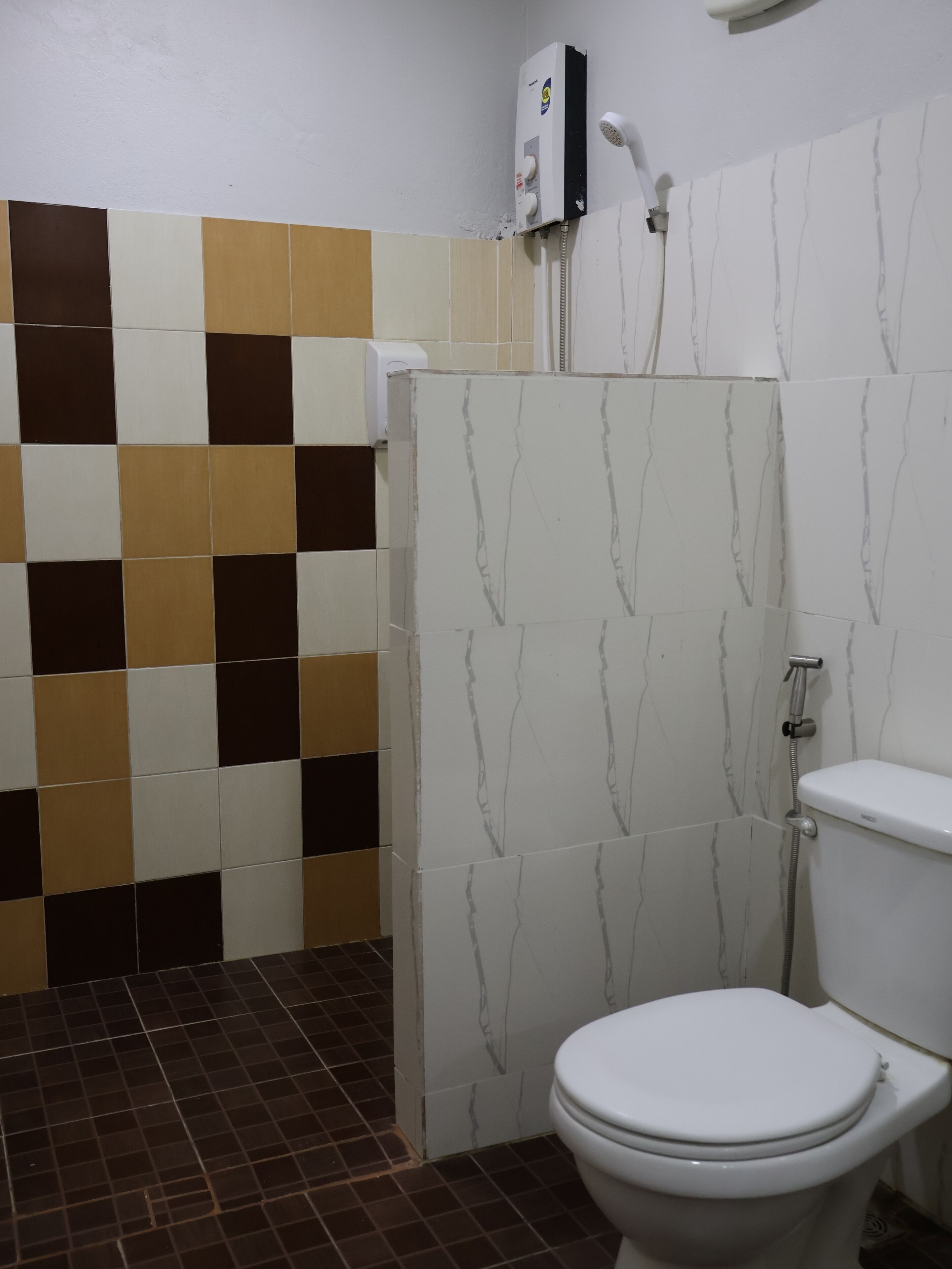 Ducha, artículos de tocador gratuitos, toallas