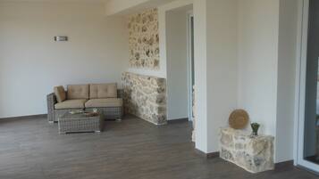 Quadrupla Comfort, 2 camere da letto, al piano terra | Area soggiorno | TV LED