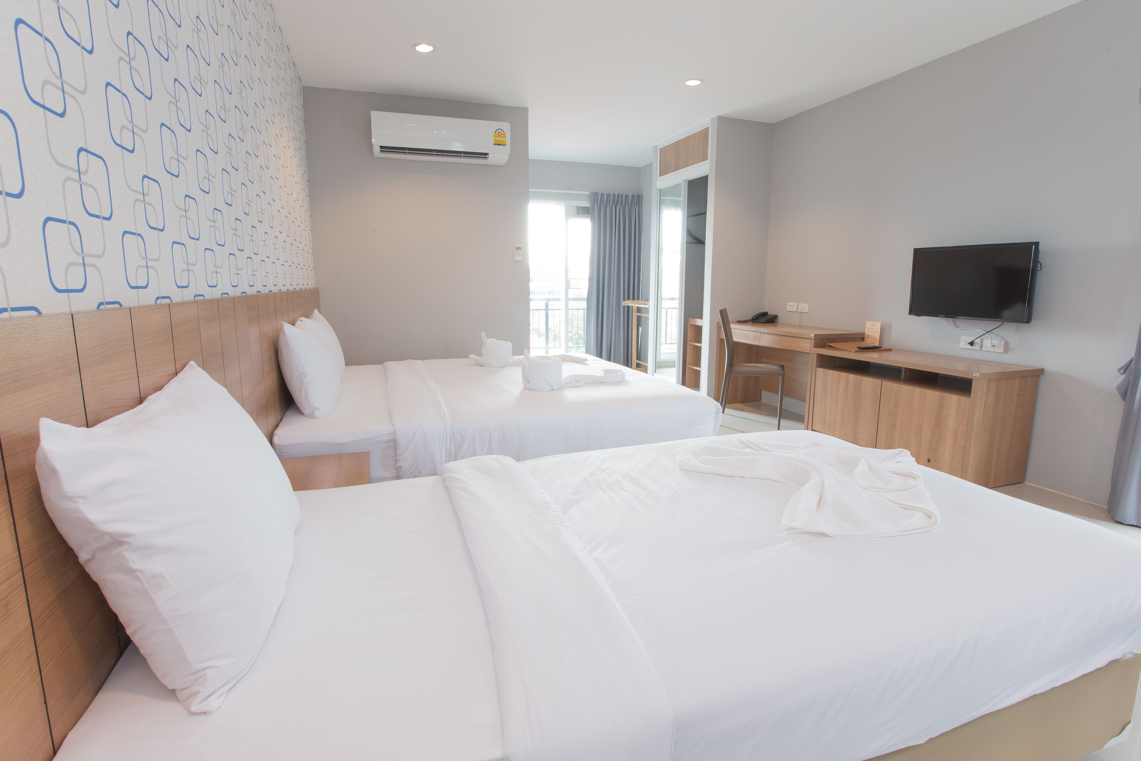 deluxe twin room | premium bedding, pillow-top beds, individually decorated