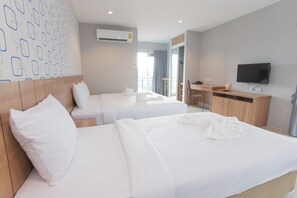 Habitación Deluxe con 2 camas individuales | Ropa de cama de alta calidad y colchones con acolchado adicional