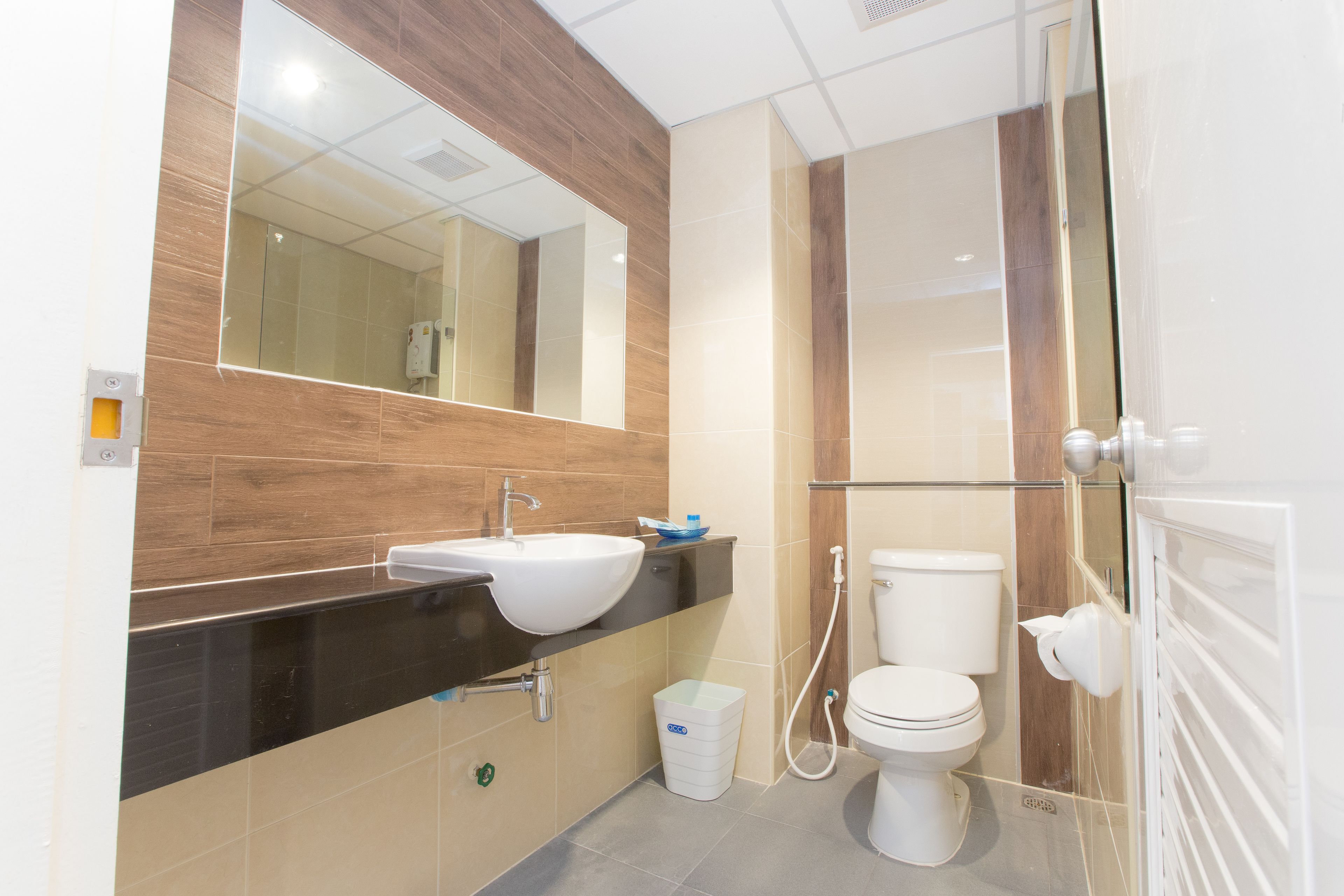 deluxe double room | bathroom | shower, rainfall showerhead, eco-friendly toiletries, hair dryer