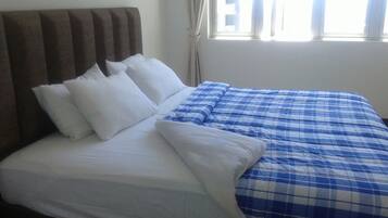 1 habitación, tabla de planchar con plancha y wifi gratis