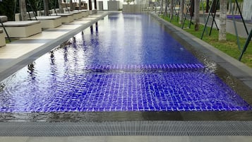 2 outdoor pools