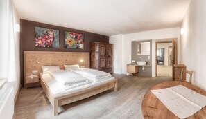 Executive Apartment, 4 Bedrooms, Non Smoking, Kitchen | 1 bedroom, premium bedding, in-room safe, soundproofing - Exclusive Apartment Tassenbacherhof (Strassen)