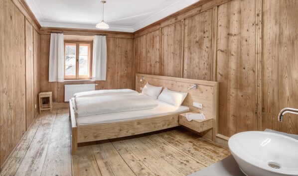 Executive Apartment, 4 Bedrooms, Non Smoking, Kitchen | 1 bedroom, premium bedding, in-room safe, soundproofing - Exclusive Apartment Tassenbacherhof (Strassen)