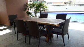 Tempat makan outdoor