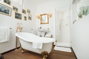 Superior Double Room | Bathroom | Free toiletries, hair dryer, towels - Casa di Capri (Capri)