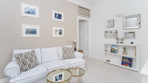 Suite, Sea View (Via le Botteghe 60) | Living area | Flat-screen TV - Casa di Capri (Capri)