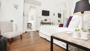 Superior Double Room | Premium bedding, down comforters, minibar, in-room safe - Casa di Capri (Capri)
