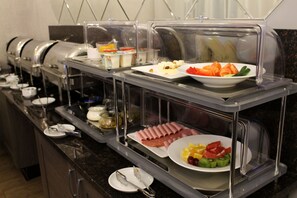 Free daily buffet breakfast