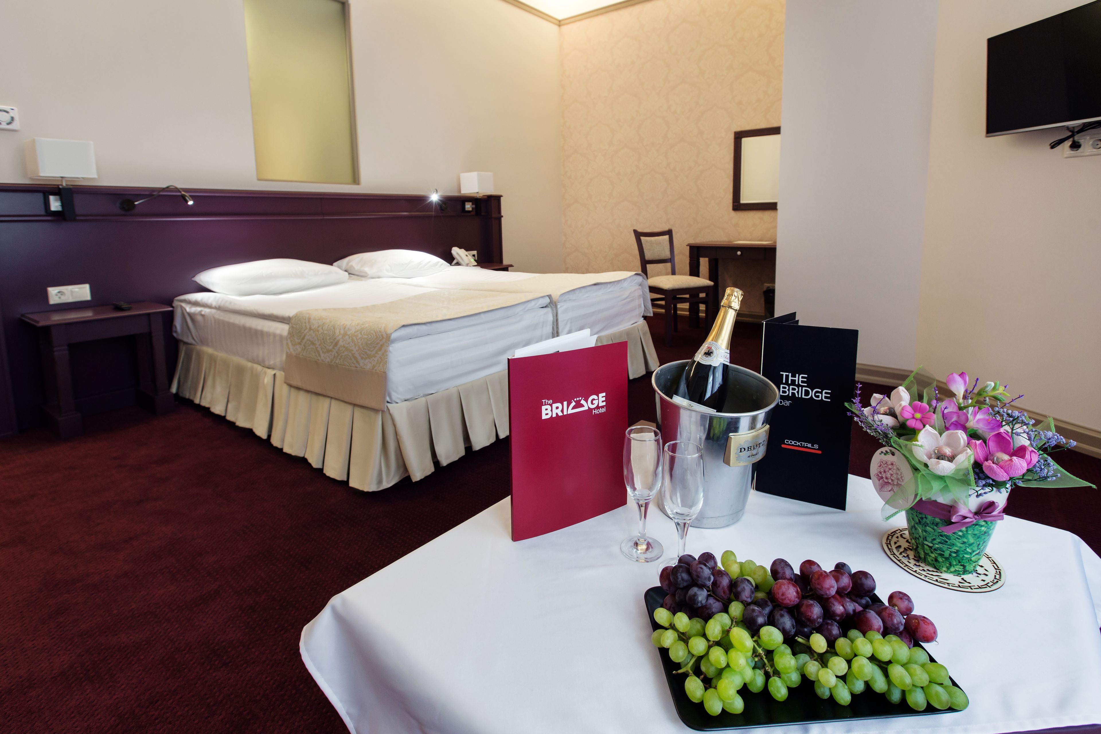 Junior Suite | In-room safe, desk, iron/ironing board, free WiFi