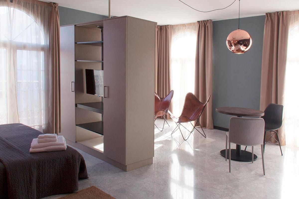 Classic Studio, Balcony | Down duvets, in-room safe, blackout curtains, soundproofing