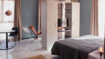 Classic Studio | Living area | 32-inch flat-screen TV with satellite channels, TV