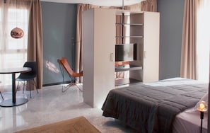 Classic Studio | Living area | 32-inch flat-screen TV with satellite channels, TV