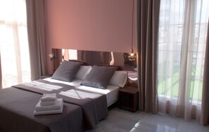 Suite, Terrace | Down comforters, in-room safe, blackout drapes, soundproofing