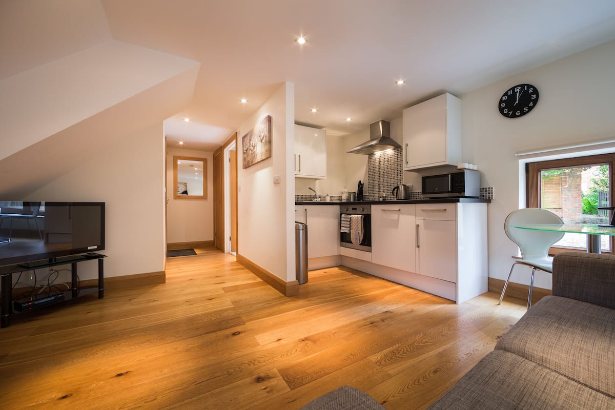 studio, 1 double bed, ground floor (#7b) | desk, soundproofing, iron/ironing board, cots/infant beds