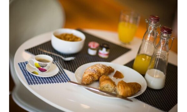 Daily continental breakfast for a fee - Ashbrook Lets (Didcot)