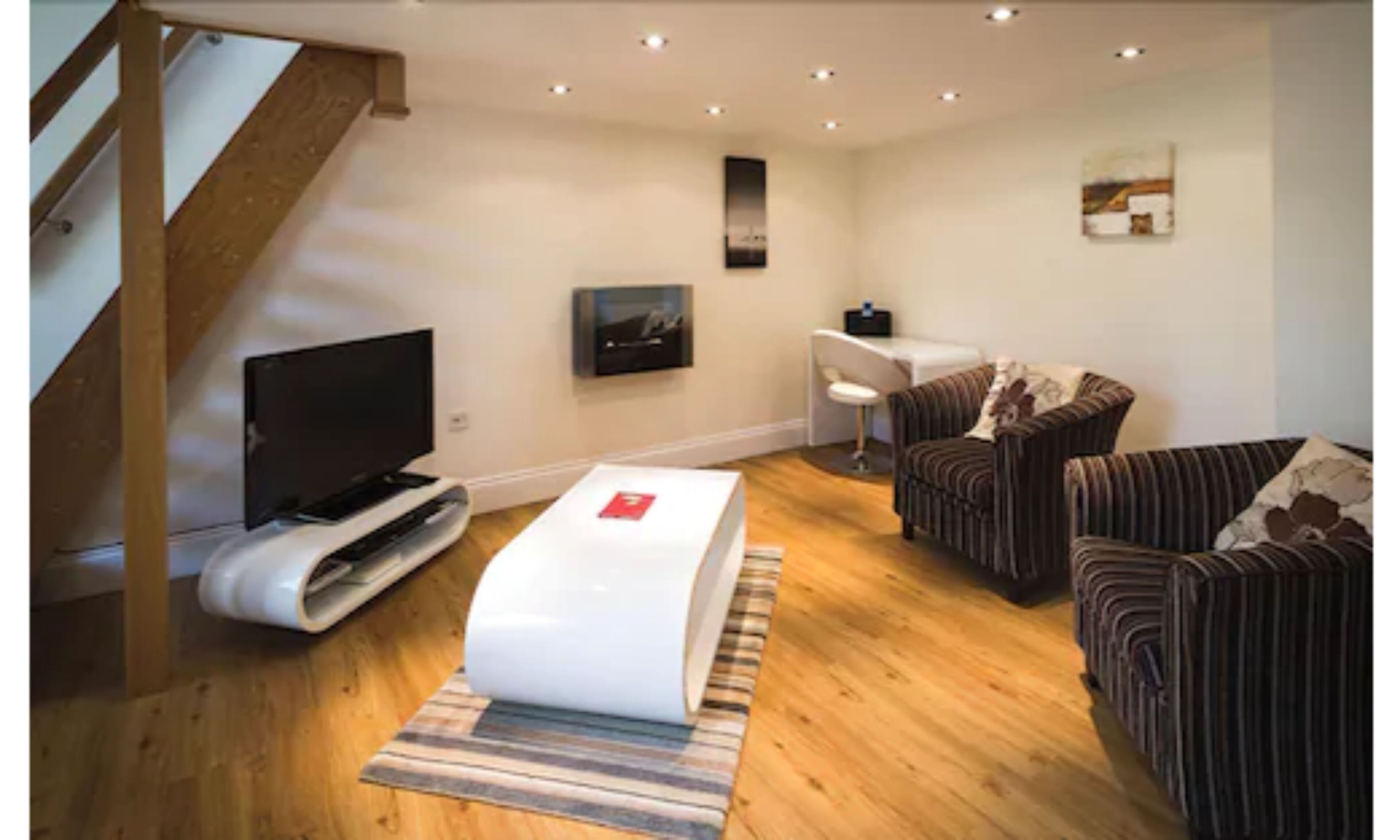 standard apartment, 1 double bed, mezzanine (#2) | living room | flat-screen tv