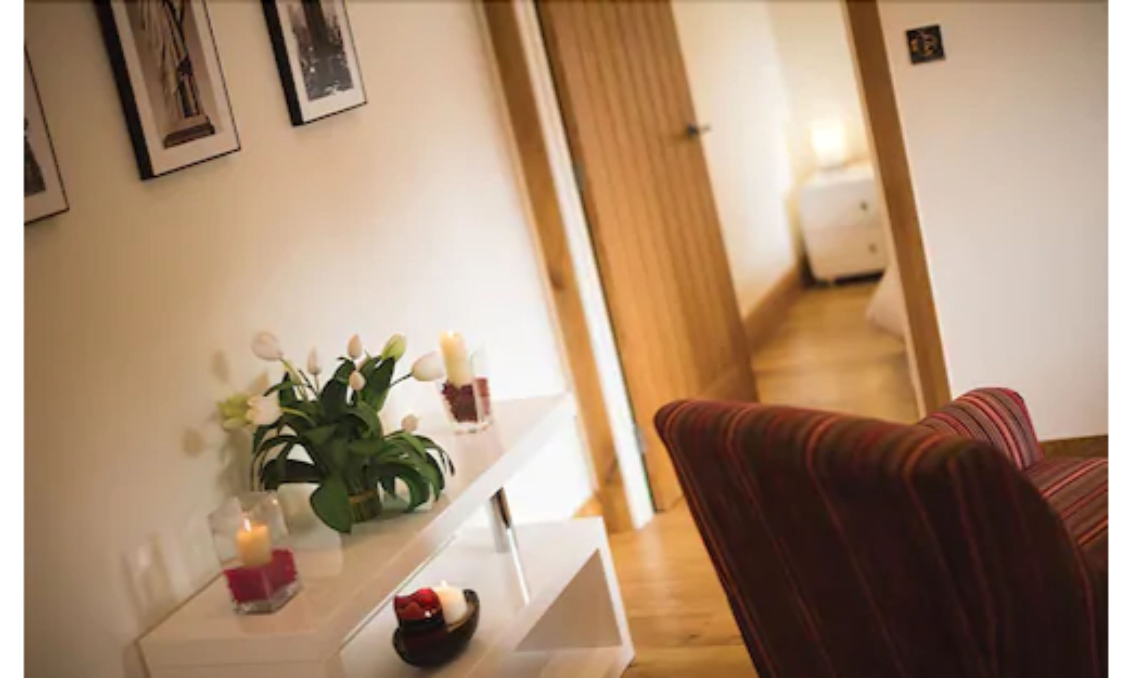 luxury apartment, 1 double bed, ground floor (#1) | living area | flat-screen tv