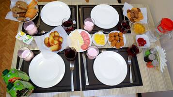 Free daily continental breakfast