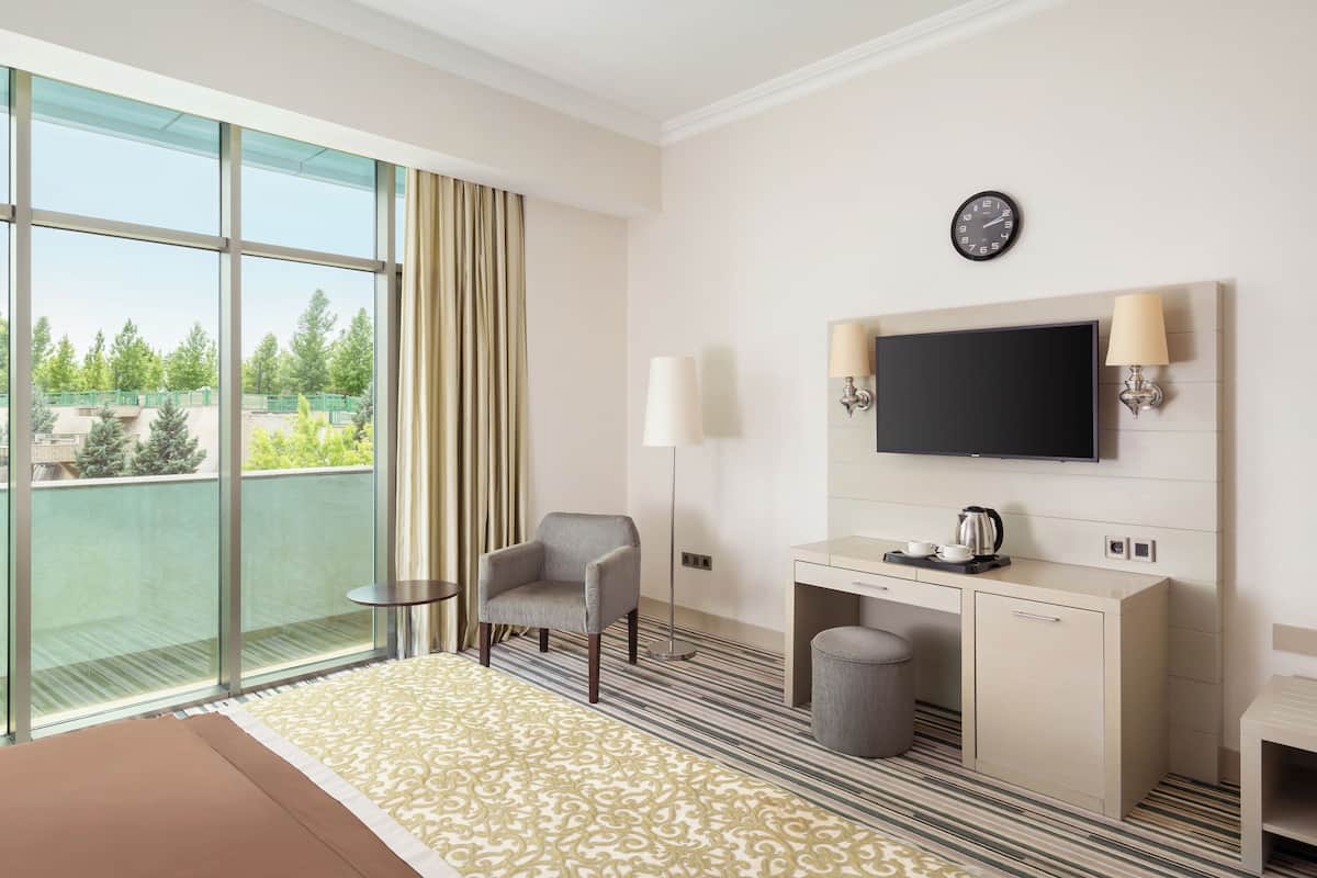 Standard-Doppelzimmer | 1 Schlafzimmer, Minibar, Zimmersafe, Schreibtisch