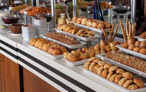 Free daily buffet breakfast