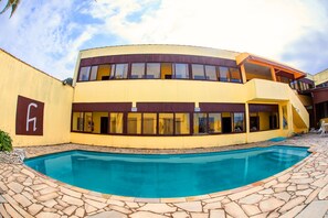 Piscine extérieure