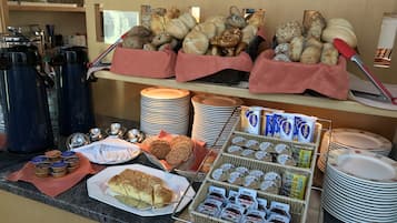 Buffet breakfast on weekends (EUR 15 per person)