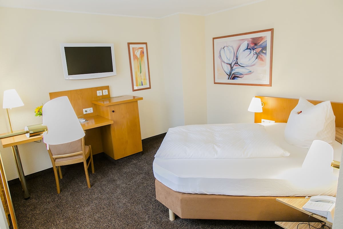 Apartment | 1 bedroom, premium bedding, down comforters, Select Comfort beds