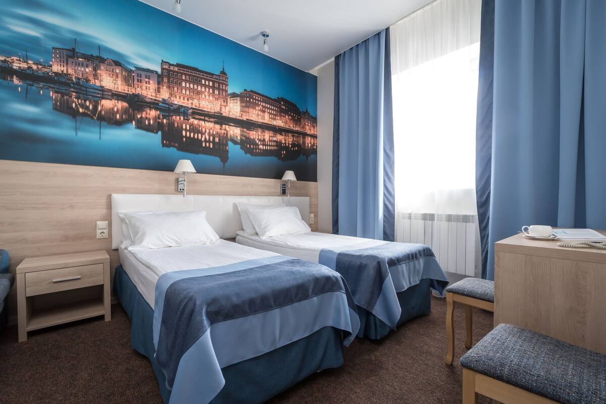 Kamar Double atau Twin Comfort | Ruang kerja ramah laptop, setrika/meja setrika, dan Wi-Fi gratis
