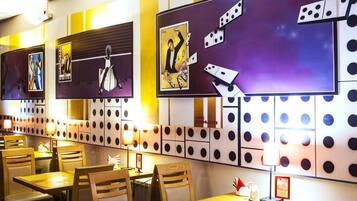 Daily continental breakfast (RUB 360 per person)