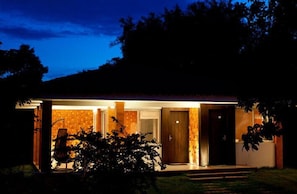Premium Suite, Garden View | Minibar, iron/ironing board, cribs/infant beds, rollaway beds