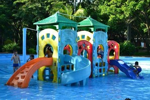 Outdoor pool - Terramia Resort (Warnes)