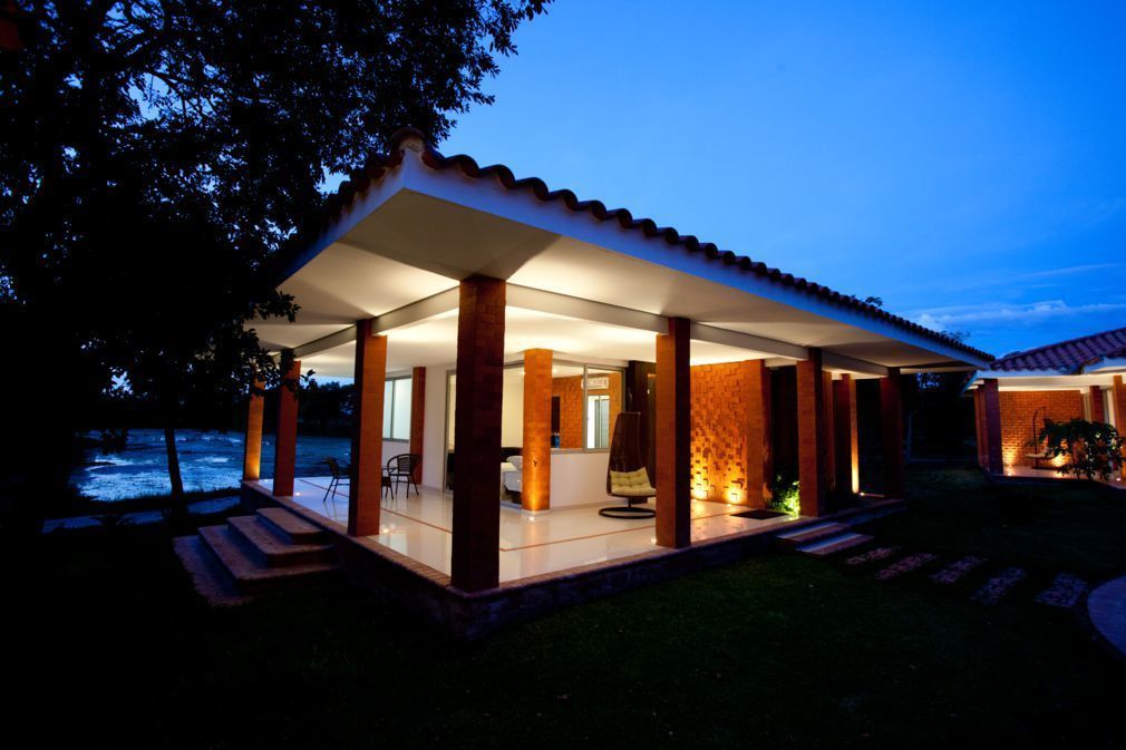 Suite Premium, vistas al jardín | Minibar, tabla de planchar con plancha, cunas (de pago)