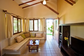 Cabin (Campestre) | Minibar, iron/ironing board, cribs/infant beds, rollaway beds