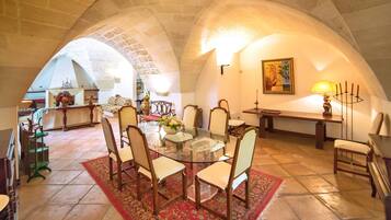 Villa, 5 camere da letto | Pasti in camera