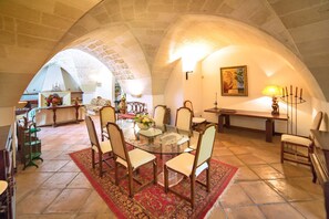 Villa, 5 chambres | Restauration dans la chambre