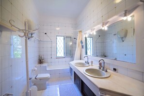 Villa, 5 Bedrooms | Bathroom