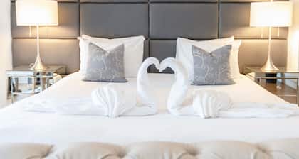 Edinburgh Castle Apartments and Suites