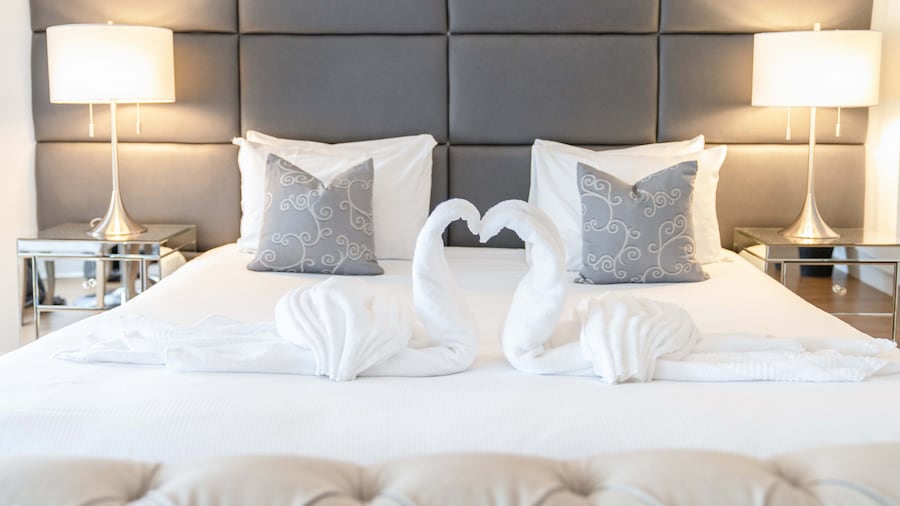 Edinburgh Castle Apartments and Suites
