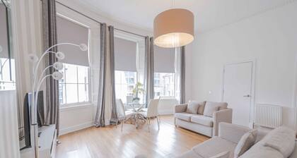 Edinburgh Castle Apartments and Suites