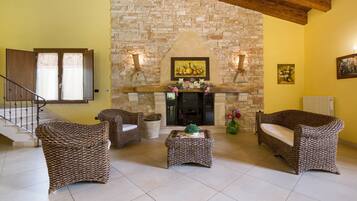 Vila, 4 kamar tidur | Ruang keluarga | TV dan perapian