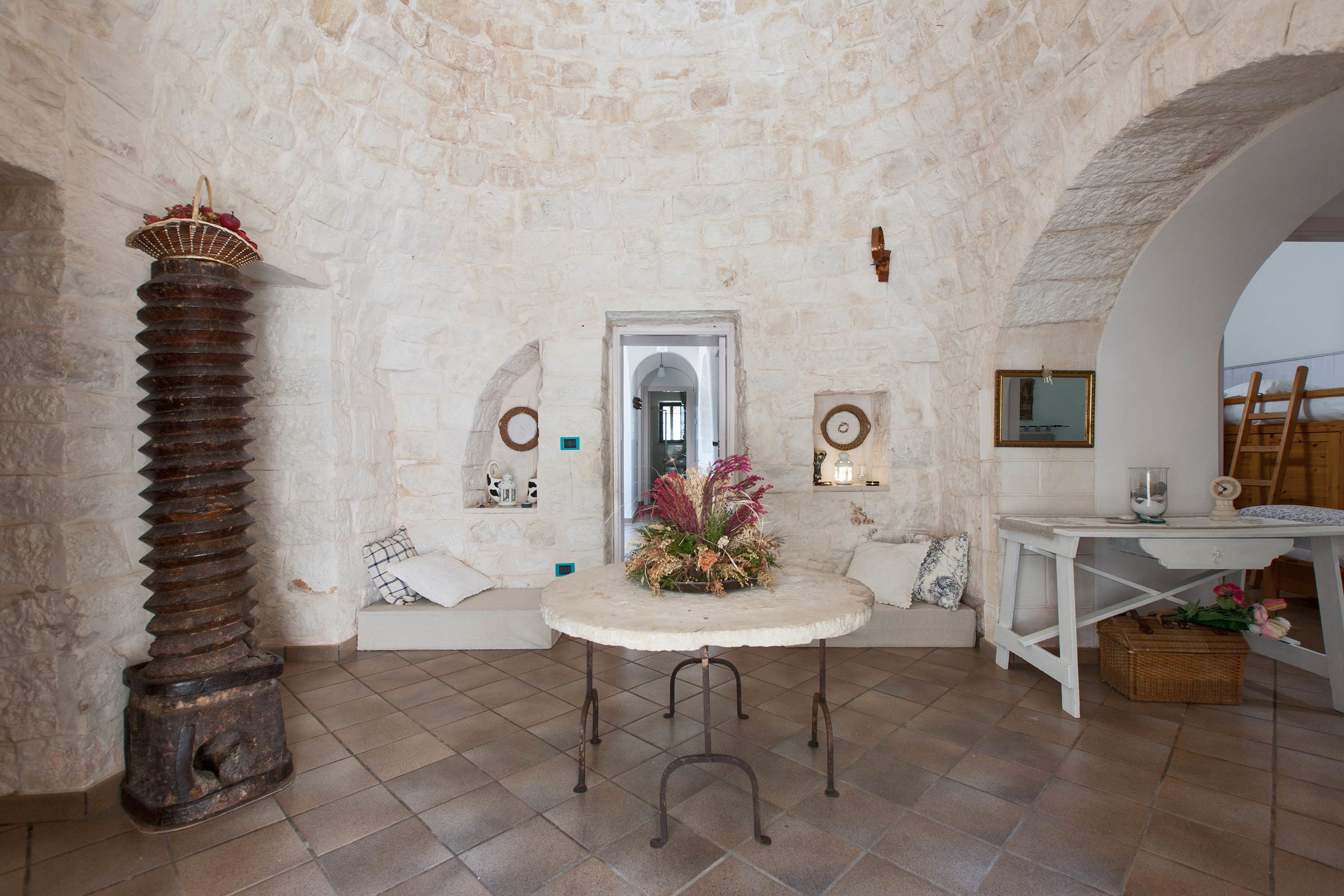 Villa, 5 Bedrooms | In-room dining