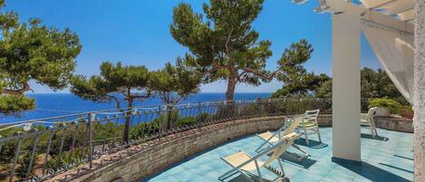 Sun deck